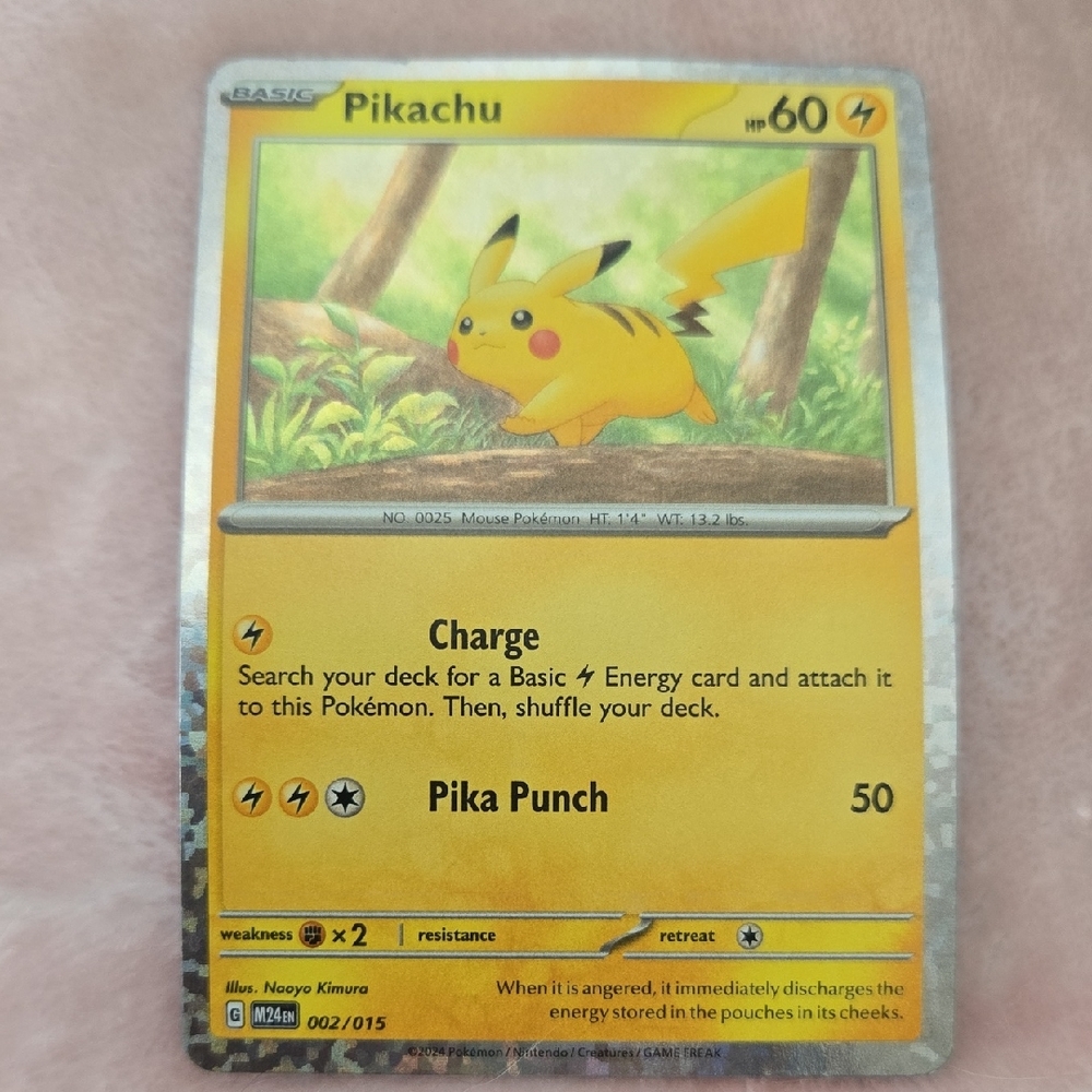 Pikachu Pokémon Card - Picture 2 of 2